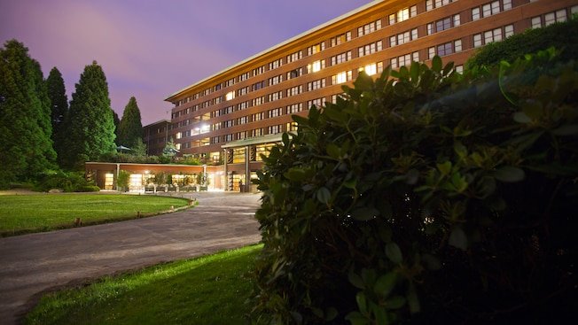 Charles de Gaulle To Sequoia Lodge Hotel
