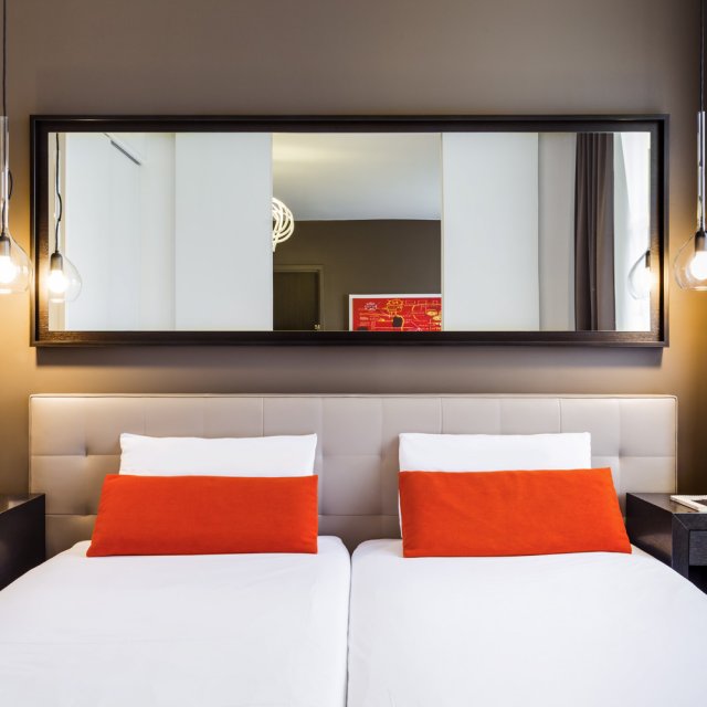 Charles de Gaulle to Hipark by Adagio Serris-Val d'Europe