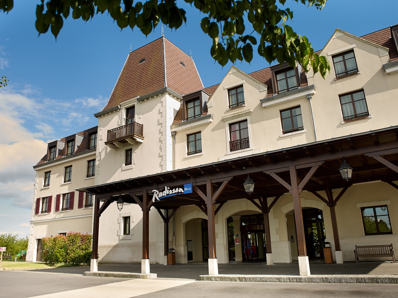 Beauvais Airport to Radisson Blu Hotel