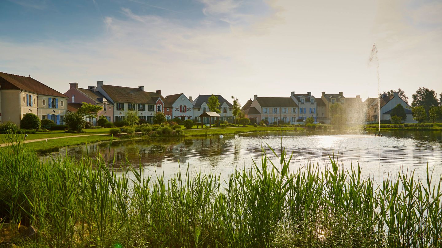 Charles de Gaulle to Marriott's Village d'lle-de-France