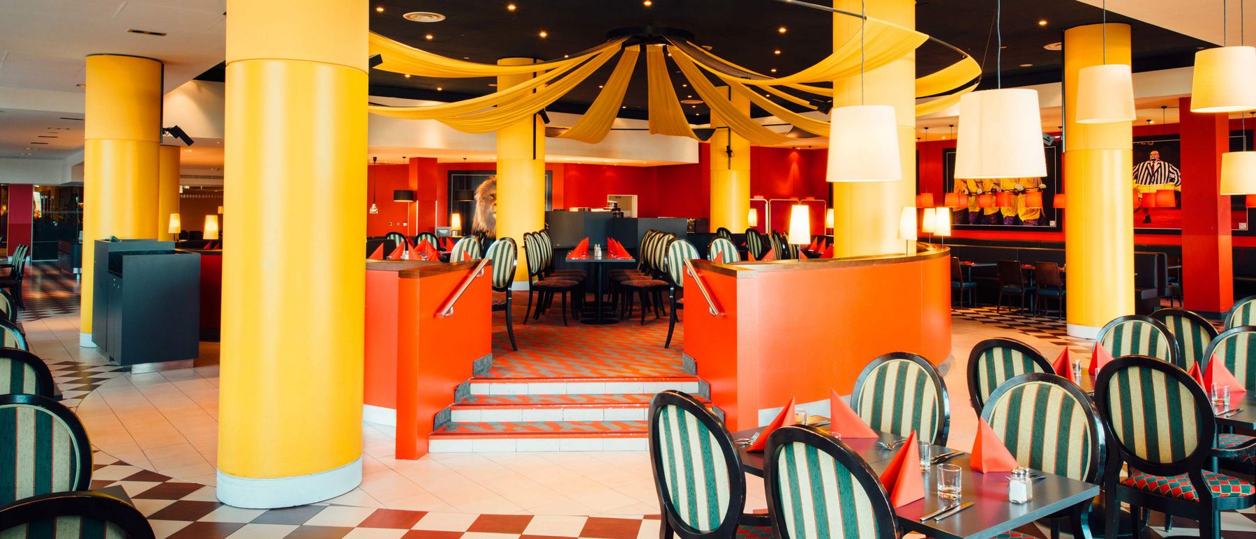 Gare de Lyon to Vienna House Magic Circus Paris