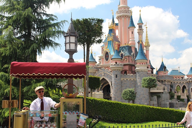 Taxi from Charles de Gaulle to Disneyland
