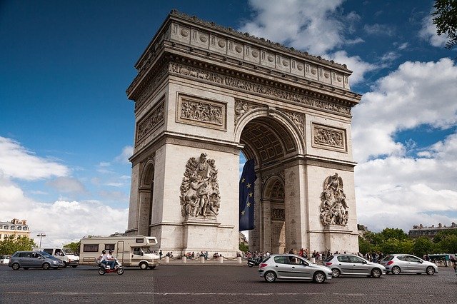 How to Book a Taxi in Paris – The Complete Guide