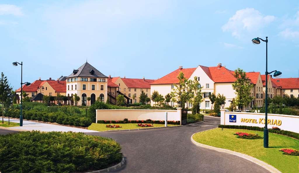 Charles de Gaulle To Hotel Campanile Val de France