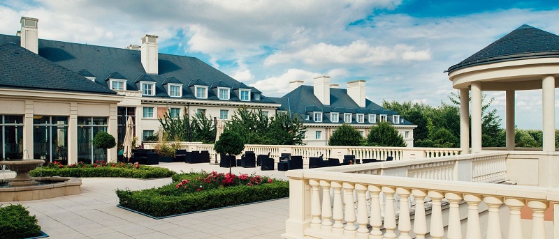 Charles de Gaulle To Dream Castle Hotel