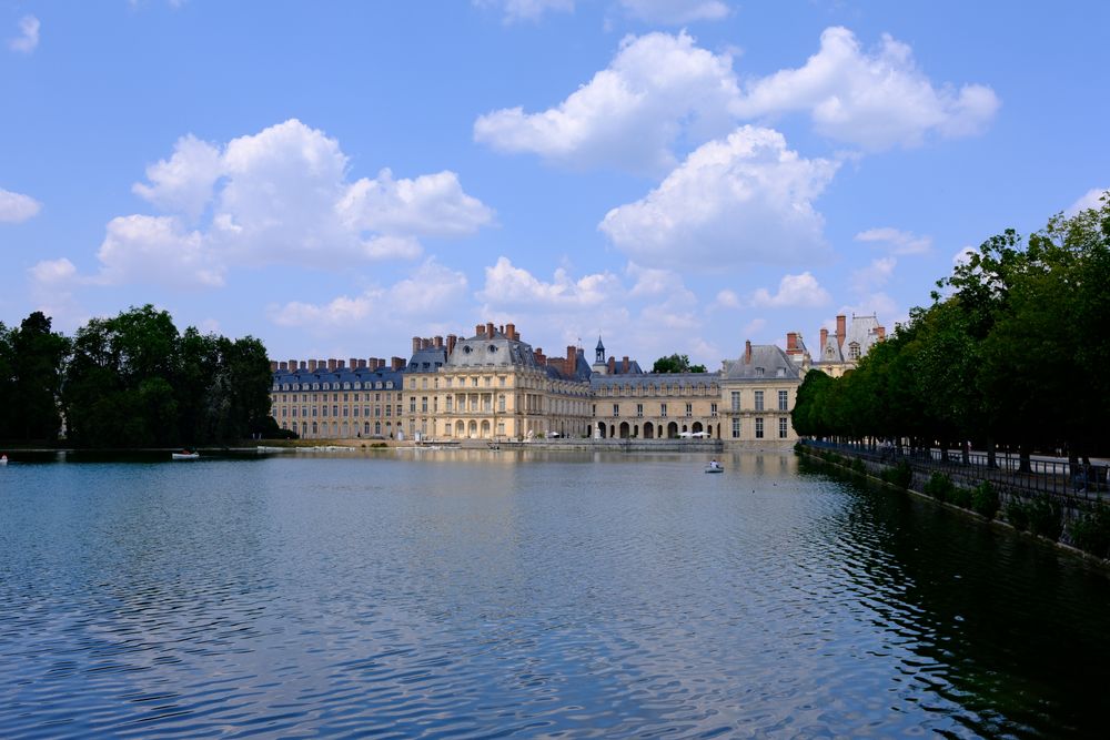 Charles de Gaulle Airport to Fontainebleau